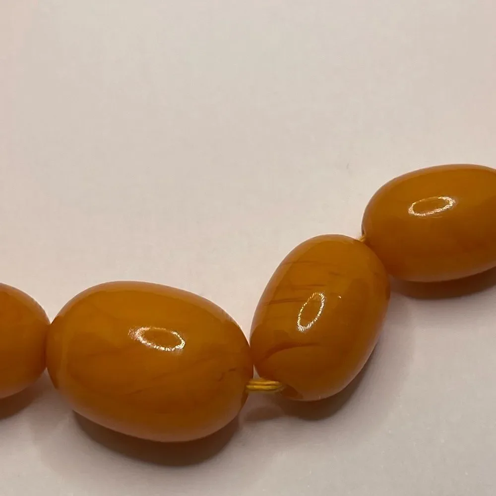 Vintage 1940 butterscotch Bakelite necklace